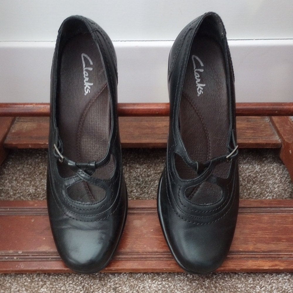 Clarks Women's Black Mary Jane Shoes // Size 8.5